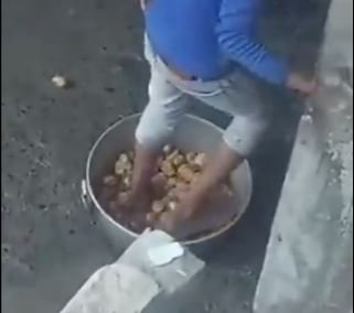 ଏହି ଭିଡ଼ିଓ ଦେଖିଲେ ଆଉ ସିଙ୍ଗଡ଼ା ଖାଇବେ ତ ?