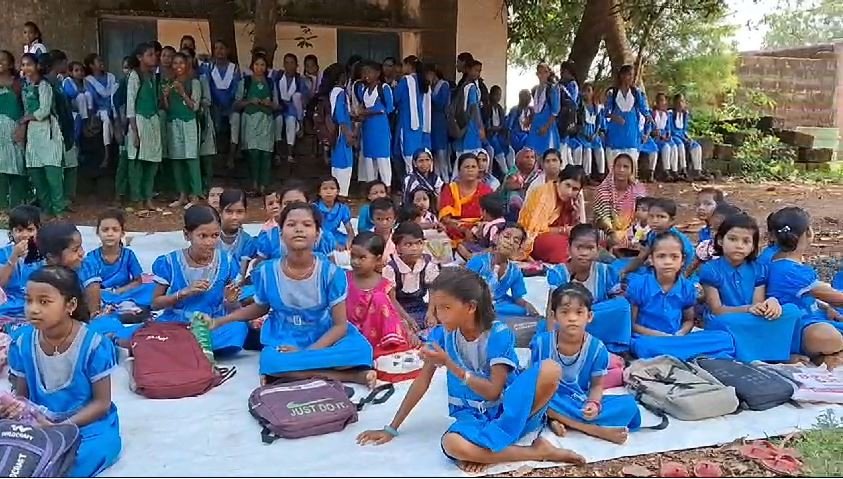 ଶିକ୍ଷକ ଅଭାବ ଯୋଗୁଁ ମୃଦଙ୍ଗା ସ୍କୁଲ୍ ରେ ତାଲା