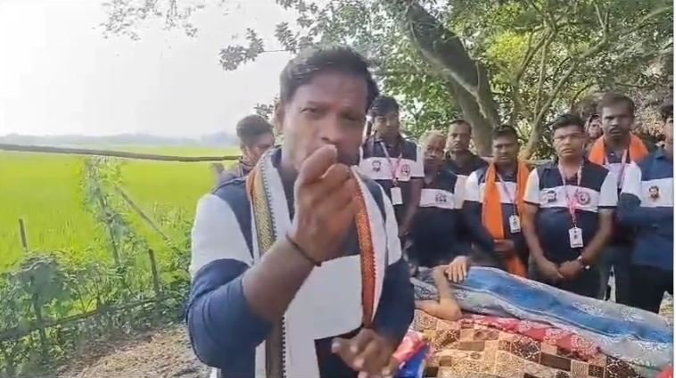 ବାଣ ବଦଳରେ ଅସହାୟ ମୁହଁରେ ହସ ଫୁଟାଇଲେ ହେଲ୍ପ ଫର ୟୁ ଫାଉଣ୍ଡେସନ