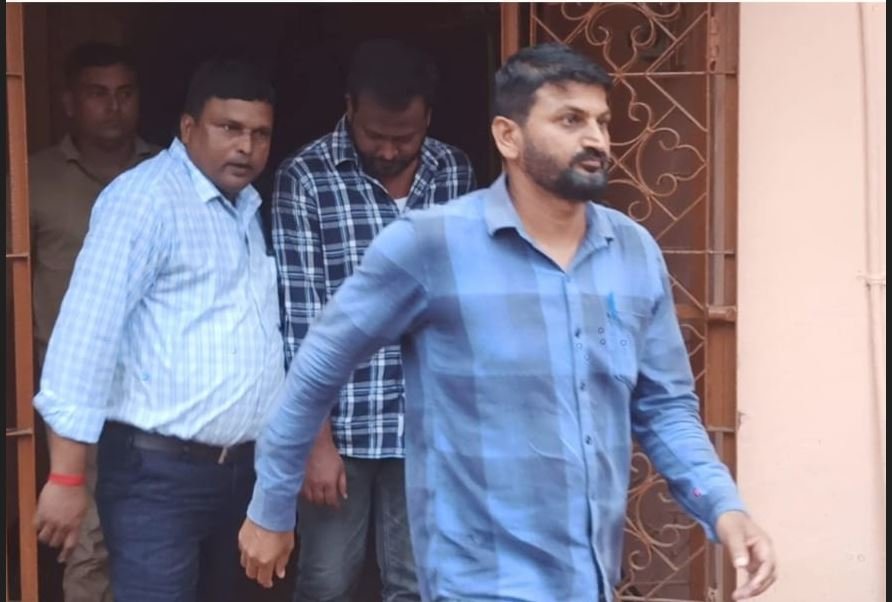 ପାଞ୍ଚ ହଜାର ଲାଞ୍ଚ ନେଇ ଭିଜିଲାନ୍ସ ହାତରେ ଧରା ପଡିଲେ ଡାଟା ଅପରେଟର