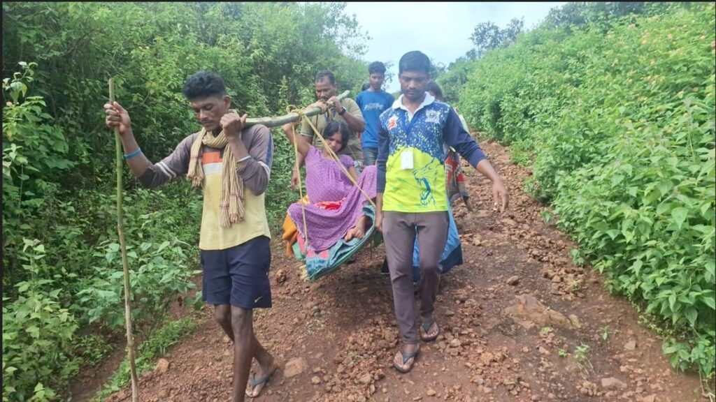 କାନ୍ଧରେ ବୁହା ହେଲେ ଗର୍ଭବତୀ ମହିଳା