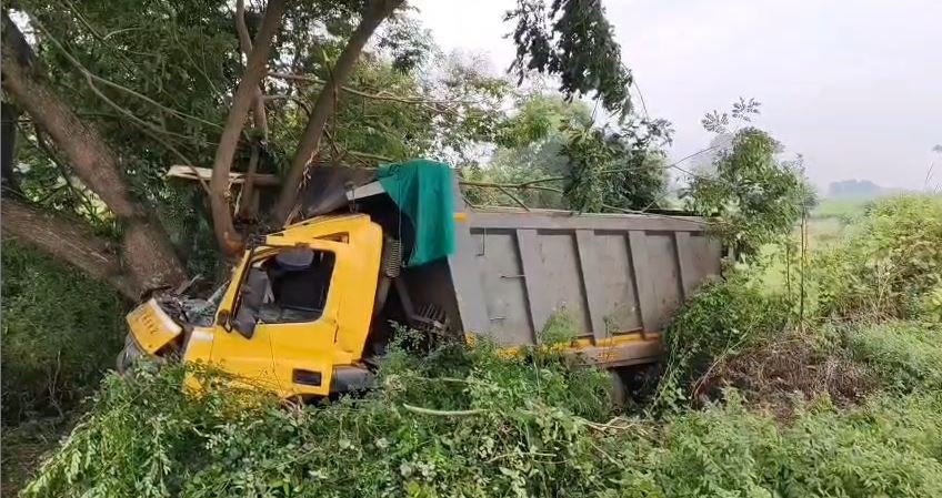 ଗଛରେ ପିଟିହେଲା ଗାଡ଼ି ,ଚାଲିଗଲା ଦୁଇ ଜୀବନ