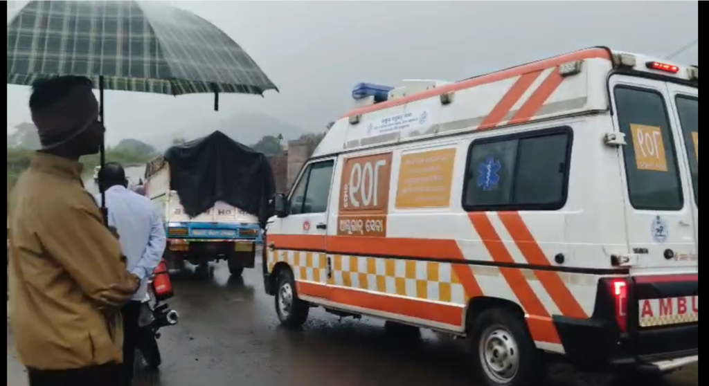 ବୁଡ଼ିଲା ପୋଲ; ଅଟକିଲା ଆମ୍ବୁଲାନ୍ସ