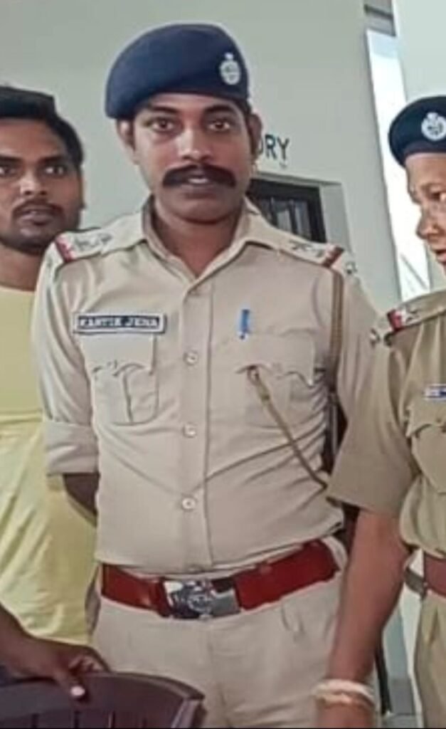 ନକଲି ପୋଲିସକୁ ପଠାଇ ନିଲମ୍ବିତ ହେଲେ ଅସଲି ସବ ଇନିସପେକ୍ଟର ||