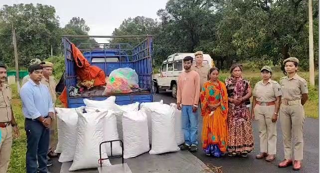 ସାରଙ୍ଗ ଗଡ ଥାନା ପକ୍ଷରୁ ମିନି ଟ୍ରକ ସହ ୨୪୫ କେଜି ଗଞ୍ଜେଇ ଜବତ।