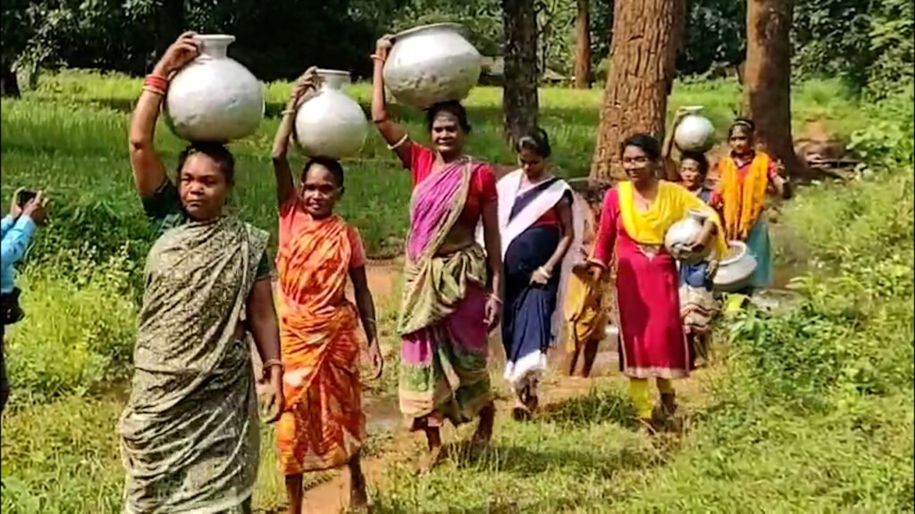 ପାଣି ଅଭାବରୁ ନାଳ ପାଣି ପିଉଛନ୍ତି ଗ୍ରାମବାସୀ || MAYURBHANJ NEWS