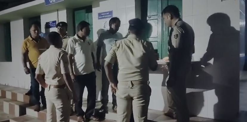 ଗଛରୁ ଉଦ୍ଧାର ହେଲା ଯୁବକଙ୍କ ଝୁଲନ୍ତା ମୃତଦେହ