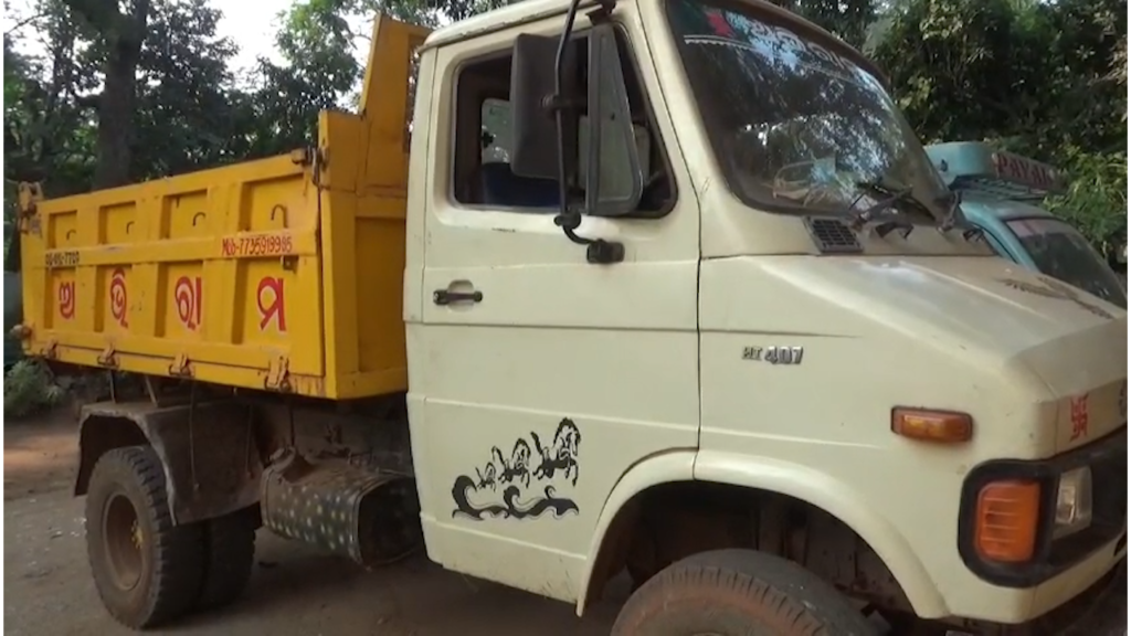 ମାଙ୍କଡା ବୋଝେଇ ଟ୍ରକକୁ ଜବତ କଲା ବନ ବିଭାଗ || MAYURBHANJ NEWS