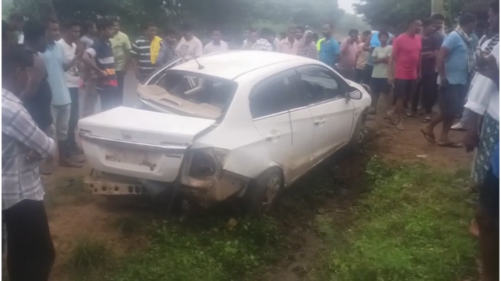 ଭାରସାମ୍ୟ ହରାଇ ଗଛକୁ ପିଟିଲା କାର୍ ଜଣେ ମୃତ ୫ ଗୁରୁତର || KALAHANDI NEWS