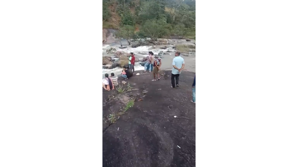 ଭୋଜି କରିବାକୁ ଆସି ନଦୀରେ ଭାସିଗଲେ ଜଣେ ଦଶମ ଶ୍ରେଣୀର ଛାତ୍ର ||