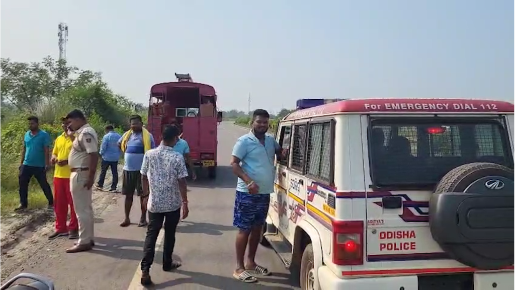 ରାସ୍ତା ପାଖ ଗଡିଆରେ କାହାର ପଡିଛି ମୃତ ଦେହ,ତଦନ୍ତ କରୁଛି ପୋଲିସ || DHENKANAL NEWS