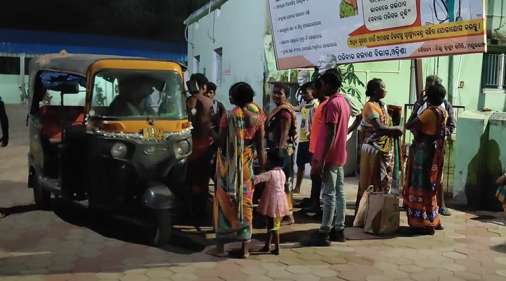 ସର୍ପାଘାତରେ ମୃତ ଯୁବକଙ୍କୁ ଡାକ୍ତରଖାନାରେ ଝଡାଫୁଙ୍କା କଲା ଗୁଣିଆ।