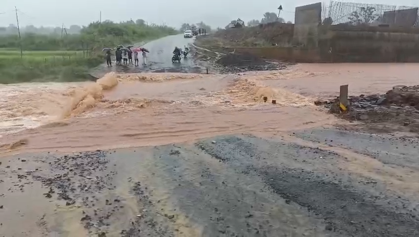 କୋରାପୁଟରେ ଲଗାଣ ବର୍ଷା,ଅସ୍ଥାୟୀ ପୋଲ ଉପରେ ପାଣି, ଯାତାୟାତ ବନ୍ଦ ||