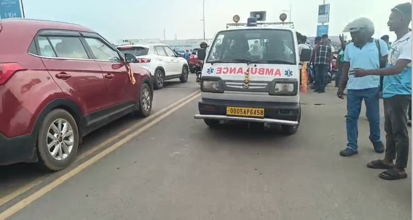 କଟକ ସୁବାସ ସେତୁ ଉପରେ ମର୍ମନ୍ତୁଦ ସଡ଼କ ଦୁର୍ଘଟଣା