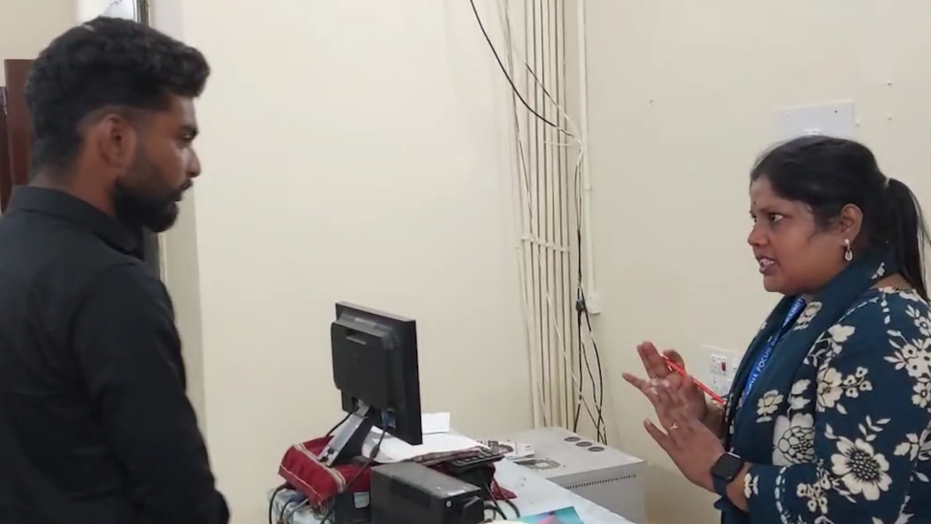 ମହିଳା ସାମ୍ବାଦିକାଙ୍କୁ ଫାଇନାନ୍ସ କର୍ମଚାରୀ ତାଲା ପକାଇ କଲେ ଅସଦାଚରଣ || DHENKANAL NEWS